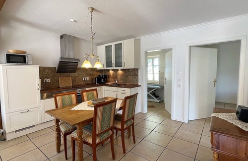Neudorf House | Rollstuhlgeeignete Haushälfte mit Kamin und Strandkorb - Sehr Hundefreundlich