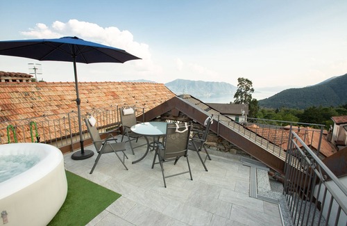 Trarego Viggiona House | Romantic and cuddly double room with fireplace-library and giant shower.