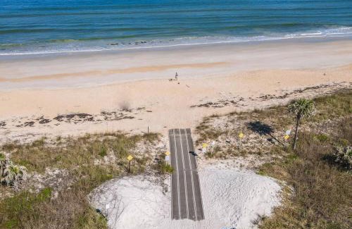 Palm Coast House | Romantic Beach Home with Heated Pool Golf Cart