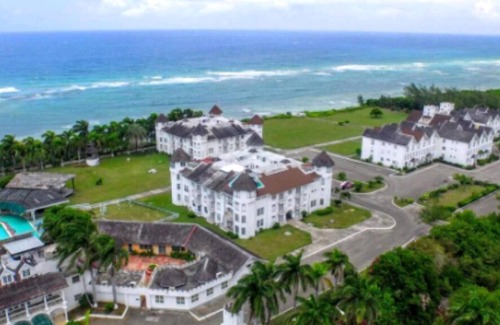 St.Bran's Burg Condo | Romantic condo with private beach and pool