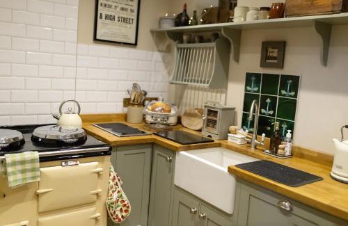 Llangadog House | Romantic Country Cottage with log burner, garden patio, outdoor tub and country views- Brecon Beacons National Park