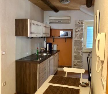 Vrsar Apartment | Romantic studio old town