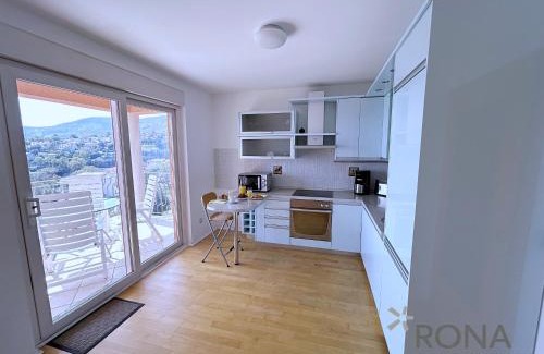 Icici Apartment | Rona Spacious apartment with a panoramic view