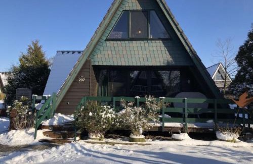 Fedderwardersiel House | Roof-only house Modern retreat