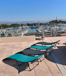 Antibes City Centre Apartment | ROOFTOP -Vue port, 4 pers, climatisé, terrasse, jaccuzi, parking