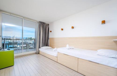 Antibes City Centre Apartment | ROOFTOP -Vue port, 4 pers, climatisé, terrasse, jaccuzi, parking