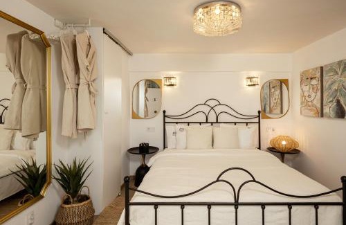Mousio Apartment | Rooftops of Athens-Acropolis Studio Jacuzzi & View