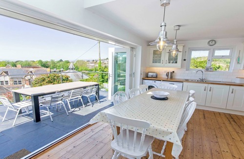 Braunton Cottage | Rooftops, Sleeps 8 | Hot Tub*, Views & Log Burner