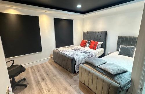 Weavers House | Room 1 - En-suite for 3 people