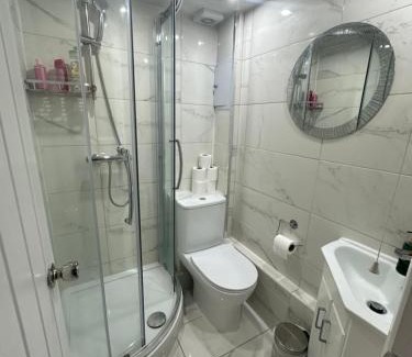 Weavers House | Room 1 - En-suite for 3 people