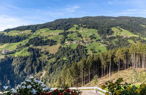 Hainzenberg Apartment | Room '16 En Suite' with Mountain View, Shared Terrace and Wi-Fi