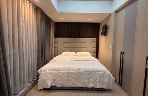 Bonifacio Global City House | Room-3 Bedroom Executive Suite Room wit