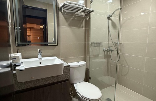 Bonifacio Global City House | Room-3 Bedroom Executive Suite Room wit