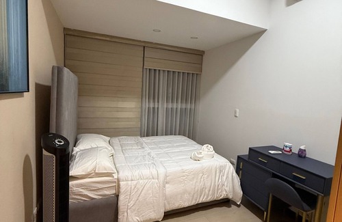 Bonifacio Global City House | Room-3 Bedroom Executive Suite Room wit