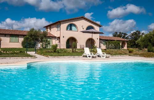 Manciano Apartment | Room 'Alloro' with Shared Pool, Wi-Fi and Air Conditioning