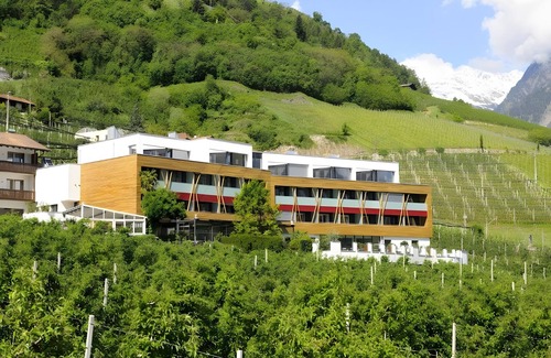 Marlengo Apartment | Room 'Doppia Vista Panoramica Sup 104' with Mountain View, Wi-Fi and Air Conditioning