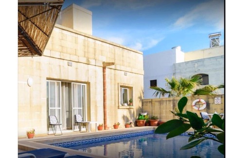 Ta' Għammar Bed & Breakfast | ROOM FOR 3 PEOPLE WITH PRIVATE BATHROOM ON THE CORRIDOR