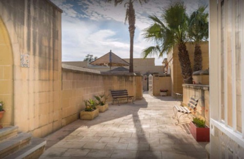 Ta' Għammar Bed & Breakfast | ROOM FOR 3 PEOPLE WITH PRIVATE BATHROOM ON THE CORRIDOR