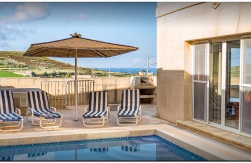 Ta' Għammar Bed & Breakfast | ROOM FOR 3 PEOPLE WITH PRIVATE BATHROOM ON THE CORRIDOR