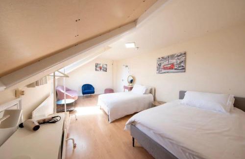 Kentish Town Apartment | Room for Three in Camden Town