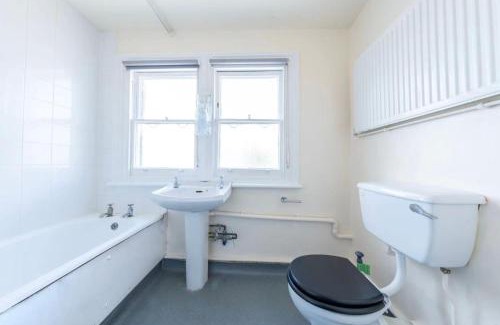 Kentish Town Apartment | Room for Three in Camden Town