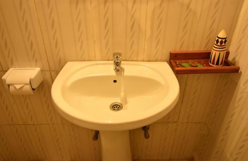 Musanze House | Room in B&B - Amahoro Guest House - Single Room With Shower