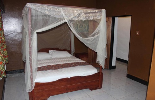 Musanze House | Room in B&B - Amahoro Guest House - Queen Room