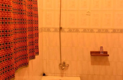 Musanze House | Room in B&B - Amahoro Guest House - Queen Room