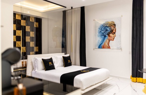 Crotone House | Room in B&B - Queen Suite With Whirlpool tub - B&B Kreart Suite & Rooms
