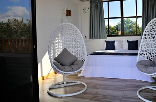 Thulusdhoo Island House | Room in BB - Master Suite Family Room with views to the lagoon and Indian Ocean