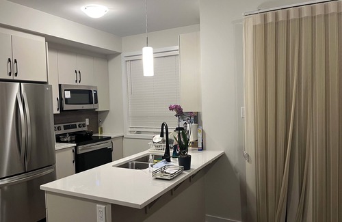 Ottawa Division House | Room in Ottawa close to the airport