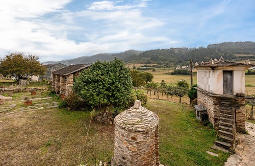 Mondonedo Apartment | Room O Pozo with Mountain Views, Shared Terrace and Wi-Fi