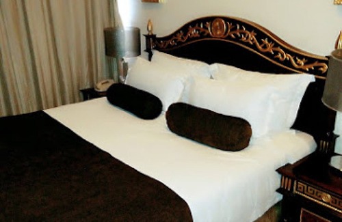 Ibadan Hotel | Room-owu Crown Hotel - Deluxe Twin Bed R