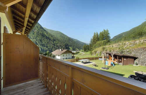 Valle Aurina Apartment | Room 'Pension Waldheim 3' with Mountain View, Shared Garden and Wi-Fi