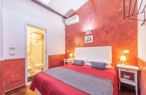 Rione VII Regola House | Room-skylight Double Room in History Hou