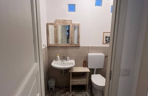 Castiglione Chiavarese Apartment | Room 'Stanza 2 Con Bagno Privato Separato' with Sea View, Shared Terrace and Wi-Fi