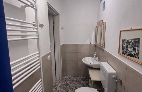 Castiglione Chiavarese Apartment | Room 'Stanza 2 Con Bagno Privato Separato' with Sea View, Shared Terrace and Wi-Fi