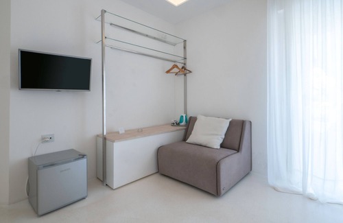 Porto Cesareo Apartment | Room 'Valentino - 03' with Shared Terrace, Wi-Fi and Air Conditioning