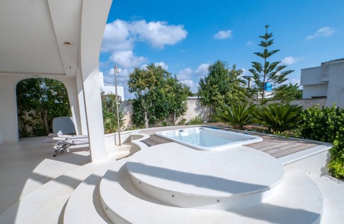 Porto Cesareo Apartment | Room 'Valentino - 03' with Shared Terrace, Wi-Fi and Air Conditioning