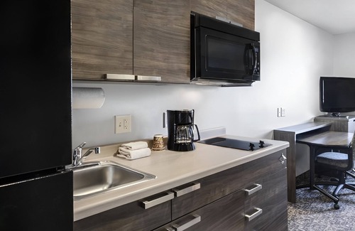 Dahlgren Hotel | Room with Full Kitchen – Perfect for Extended Stays Near Caledon State Park