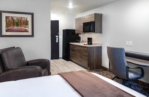 Dahlgren Hotel | Room with Full Kitchen – Perfect for Extended Stays Near Caledon State Park