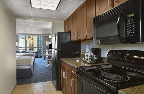 Myrtle Beach Resort | Room with Partial Ocean Views in South Myrtle Beach - Full Access to Amenities!