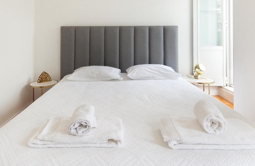 Santo Amaro House | Room With Private Bathroom -Alcantara