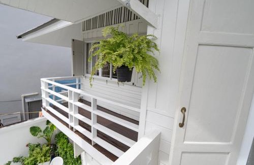 Wat Bowon Niwet Hotel | RoomQuest Rim Praya Dinsor Road