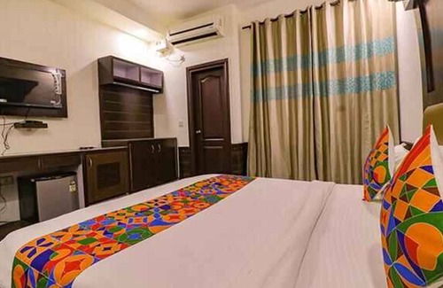 Delhi Hotel | Roomshala 059 Sp Lodge