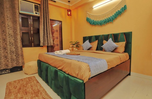 New Delhi Hotel | Roomshala 107 Chatt Farm House