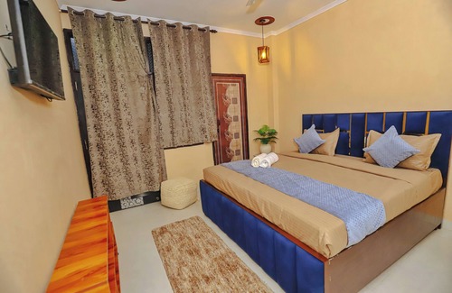 New Delhi Hotel | Roomshala 107 Chatt Farm House