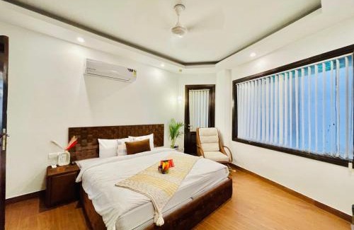South Extension Hotel | Roomshala Luxurious Studio Apartment In South Extension
