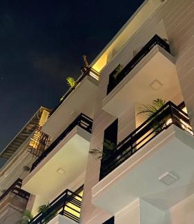 South Extension Hotel | Roomshala Luxurious Studio Apartment In South Extension