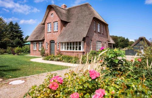 Borgsum House | Rosa Rugosa